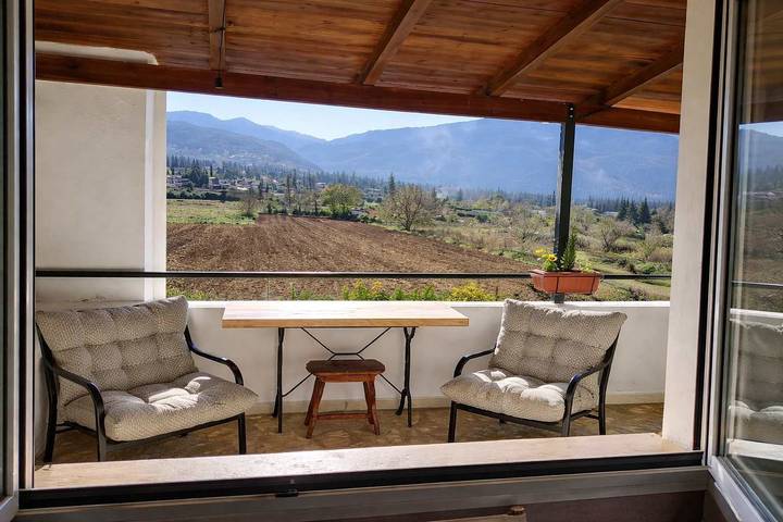 Apartamento para 5 personas, con jardín, Se admiten mascotas en Delfos