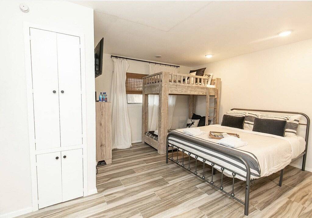 Bright Cove Bungalow- Charming & Luxe Waterfront home located on Lake Travis in Lakeway, Lake Travis