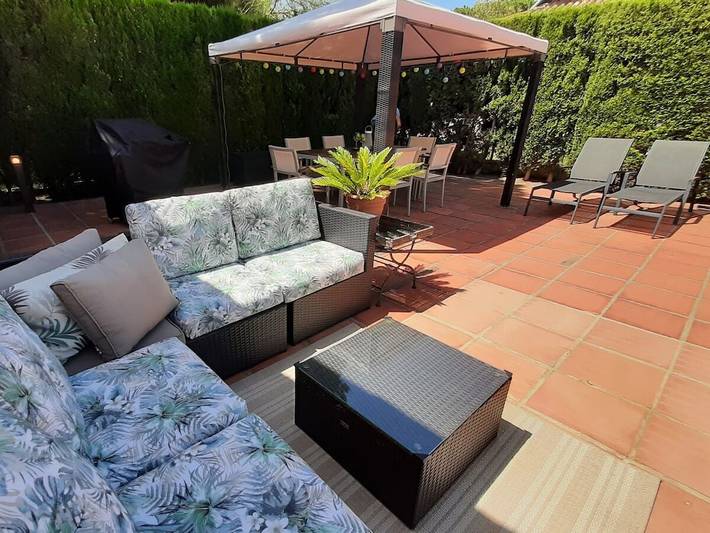 Location de vacances pour 6 personnes, avec terrasse ainsi que piscine et jardin, animaux acceptés à Roche - 4