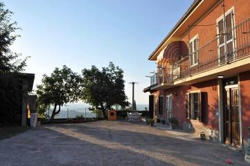 Maison d’hôte pour 2 personnes, avec vue et jardin à Treiso