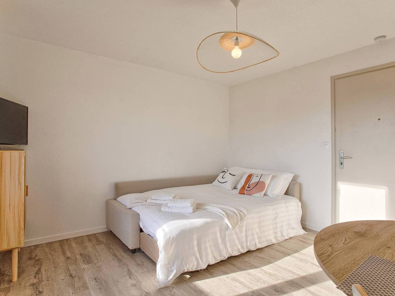 Studio entier, Studio confortable à 300 m de la plage avec parking privé in Varaville, Région de Caen