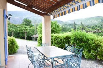 Gîte pour 6 personnes, avec jardin et piscine à La Roche-sur-le-Buis