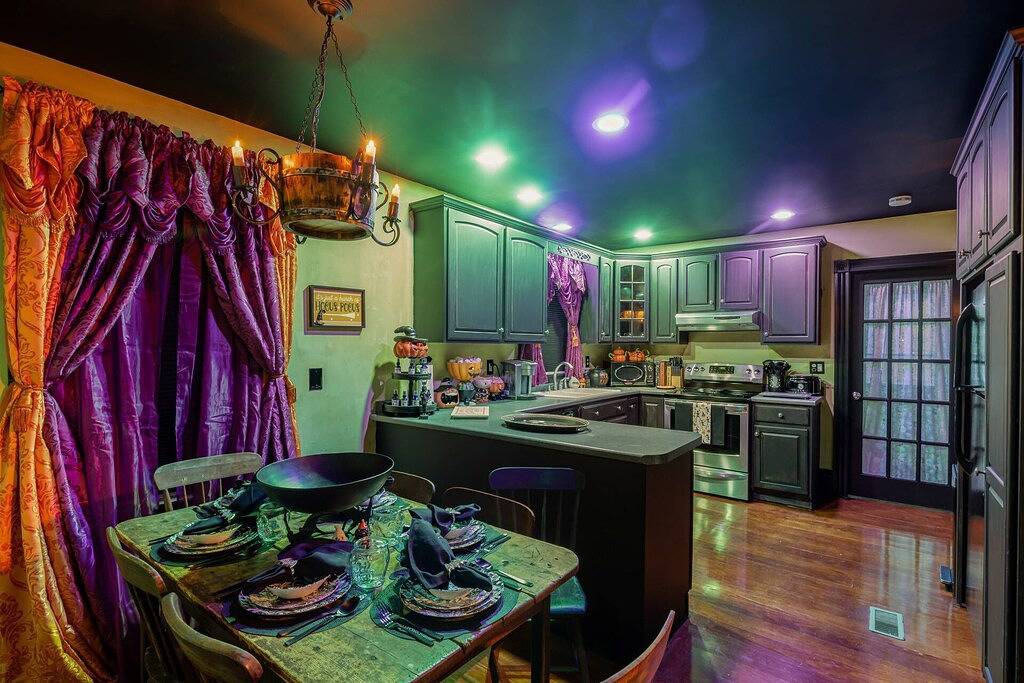 Ganze Wohnung, The Warlock House: Spellbound Stay - Sleep Where the Magic and Spells Happens! in Salem (MA), Essex County (MA)