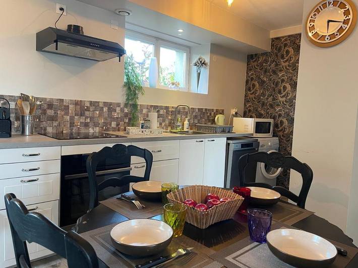 Gîte pour 4 personnes, avec terrasse dans Bâlines