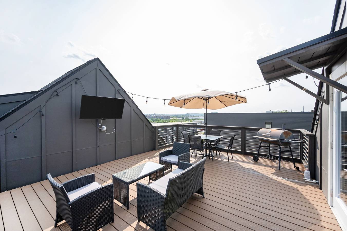 Entire apartment, 10 Min to Dt - Rooftop, Garage, W&D in Nashville, Tennessee