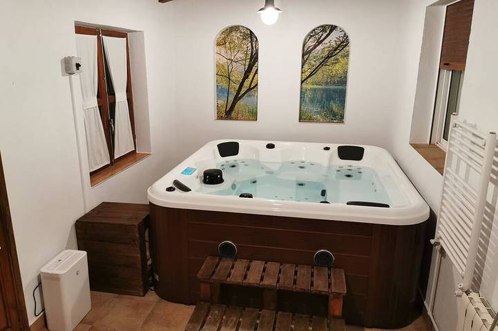 Gîte pour 8 personnes, avec jardin et jacuzzi - 1