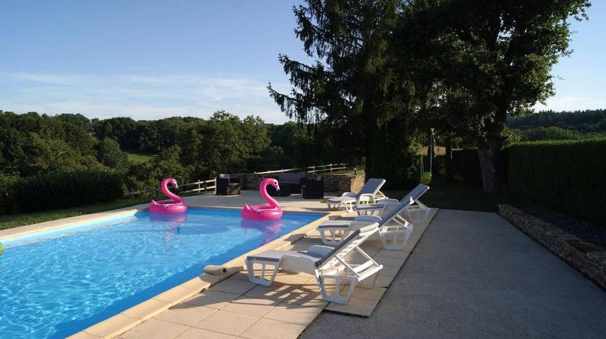 Location de vacances pour 6 personnes, avec piscine ainsi que vue et terrasse à Baraqueville - 3
