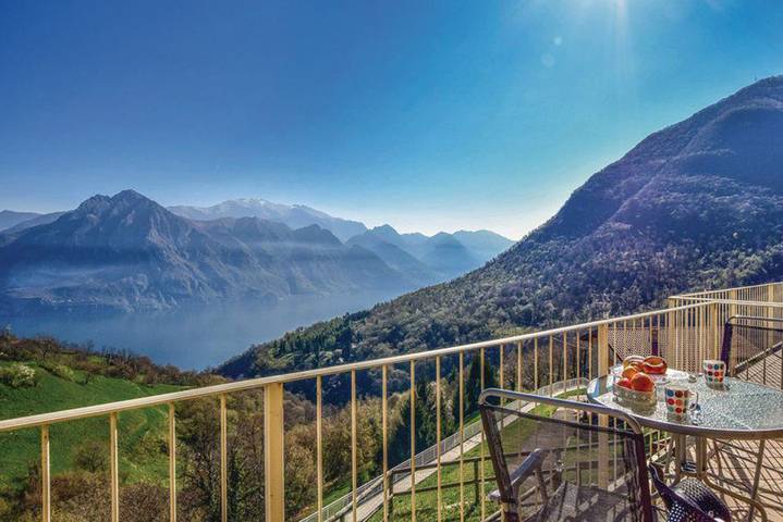 Vakantiewoning voor 6 personen, met balkon/terras en uitzicht op het meer in Provincie Bergamo