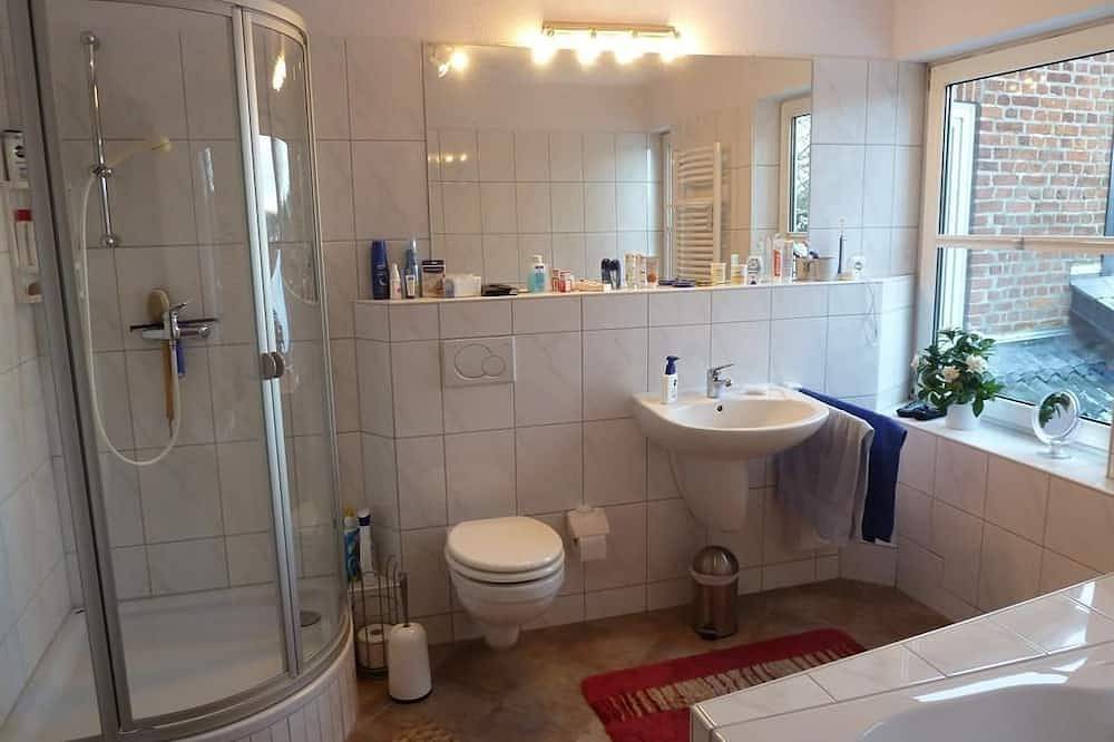 Ganze Wohnung, Ferienwohnung Carpe Diem - Appartement/Fewo, Dusche und Bad, Wc, Seeblick in Plön, Plön (Stadt)