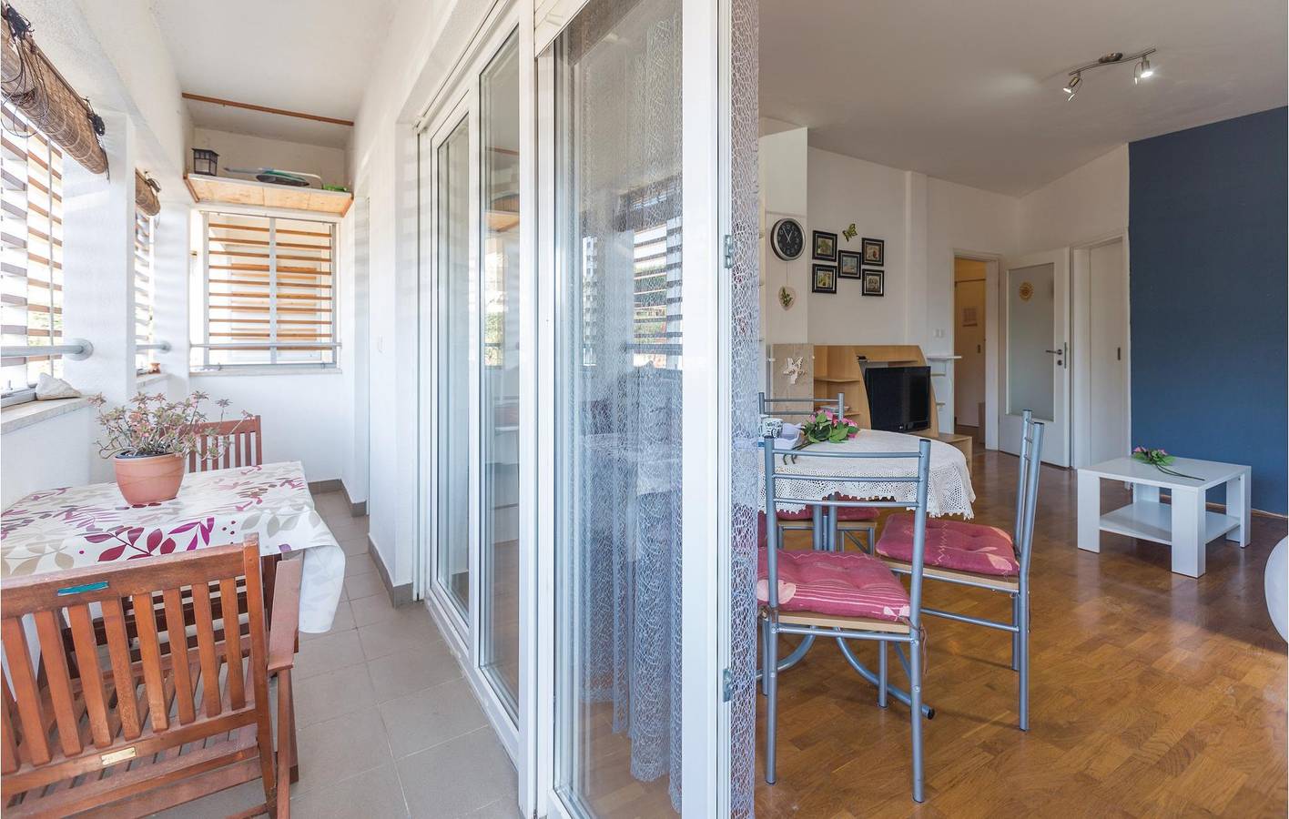 Apartamento vacacional entero, Acogedor, a 1,5 km de la playa: apartamento con wifi, aire acondicionado y terraza in Umag, Region de Umag