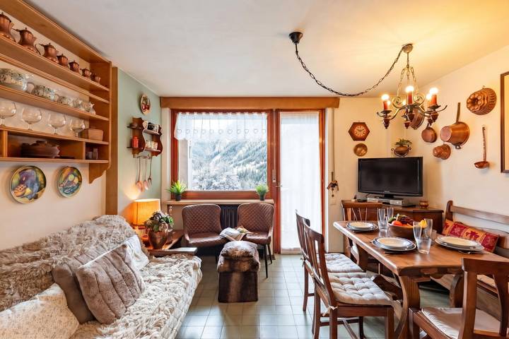Apartamento entero, Apartamento de vacaciones para 7 personas con piscina para niños in Dolonne, Courmayeur