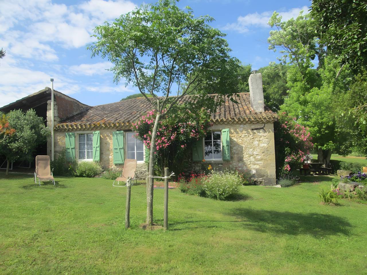 Ferienhaus „Joli Gîte à la Campagne“ mit privatem Garten in Gondrin, Gers