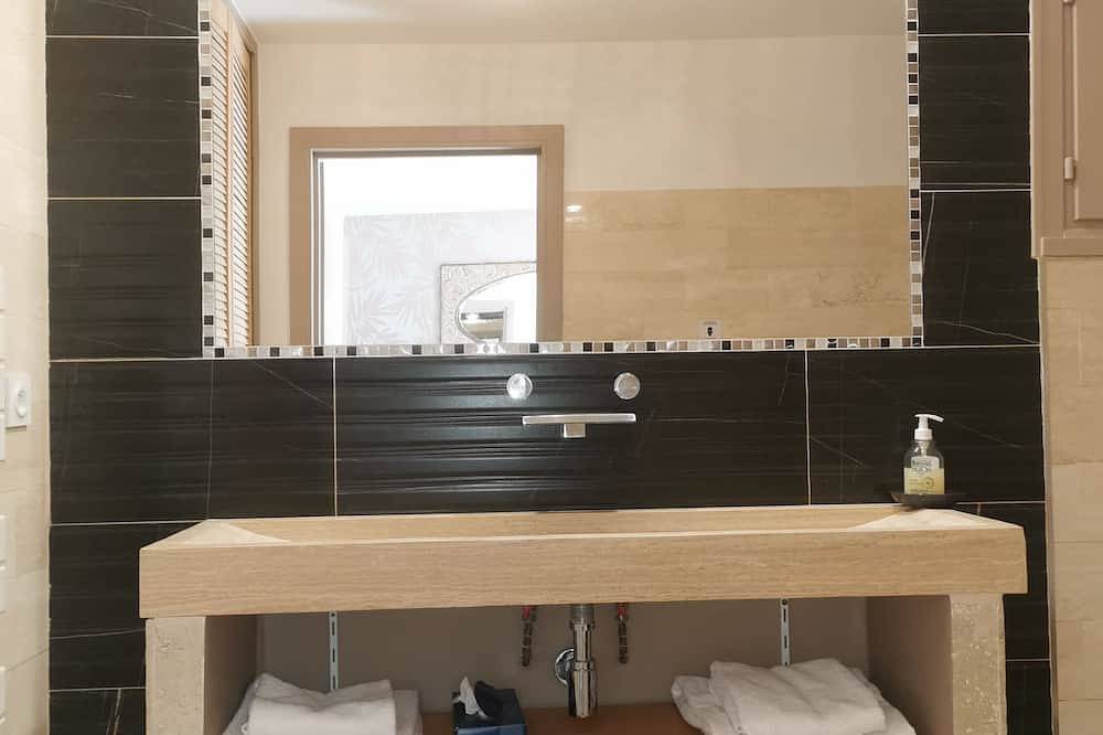 Villa in Provence: Hollyday, Week End with friends, meetings: close to Marseille in Velaux, Aix-en-Provence region