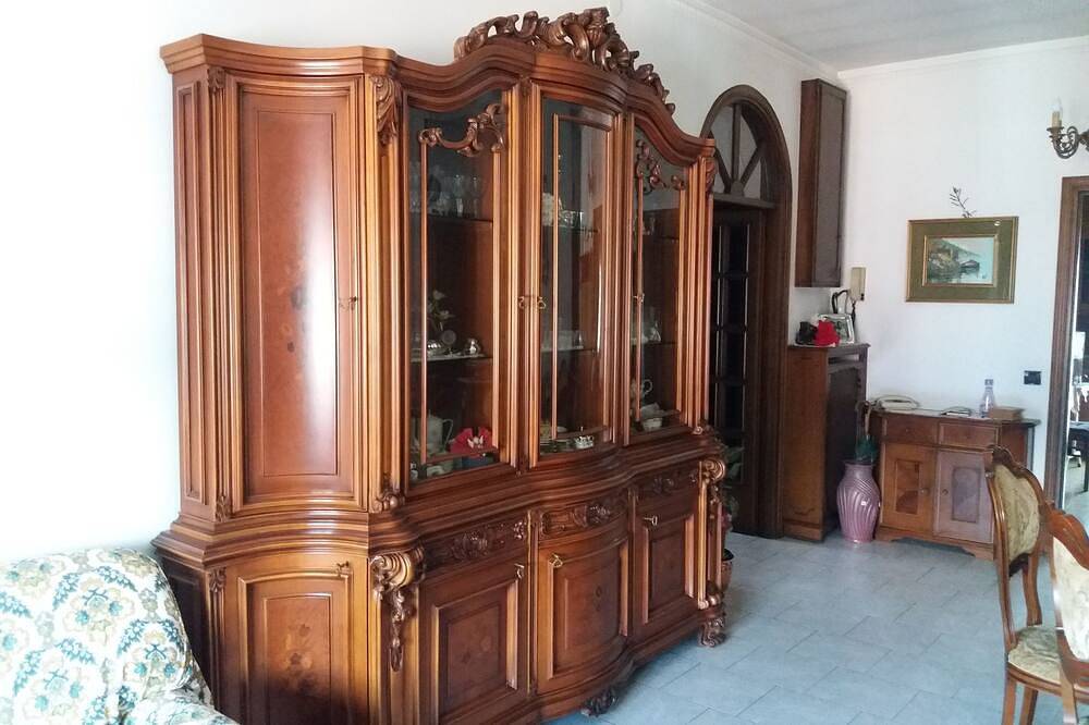 Appartamento intero, Appartamento Classico Con 2 Camere Ampie E 2 Balconi in Piacenza, Provincia di Piacenza