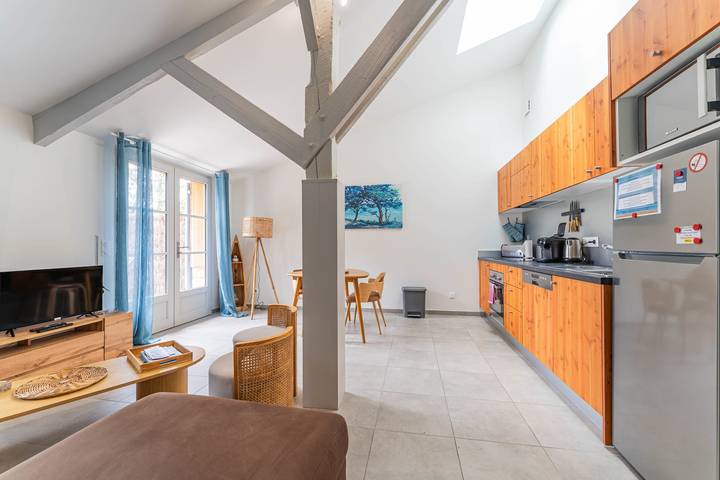 Gîte pour 2 personnes, avec piscine et jardin, adapté aux familles