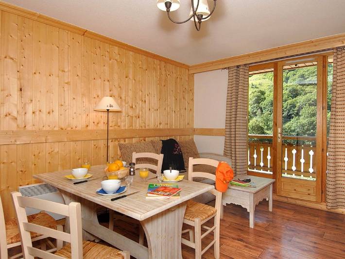 Ganze Wohnung, Malerisches Chalet-Apartment für Gruppen in Saint-Sorlin-d'Arves, Region Saint-Jean-de-Maurienne