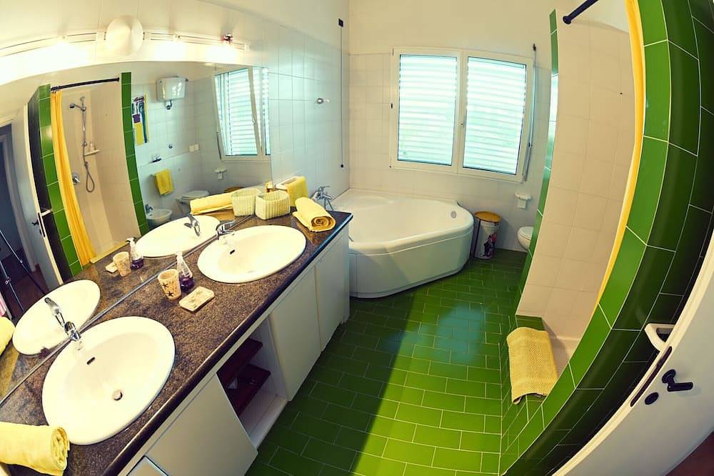 Poggio Dei Pini: Villa mit Garten und Swimmngpool in Poggio dei Pini, Capoterra