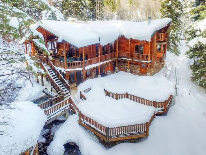 Vacation rental for 14 people, with yard and hot tub in Utah County