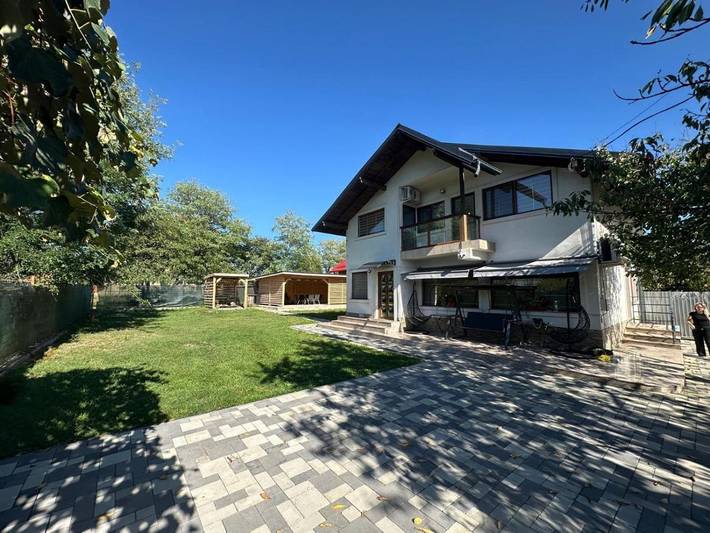 Location de vacances pour 6 personnes, avec Balcon et Jacuzzi ainsi que Terrasse et Jardin dans Câmpina