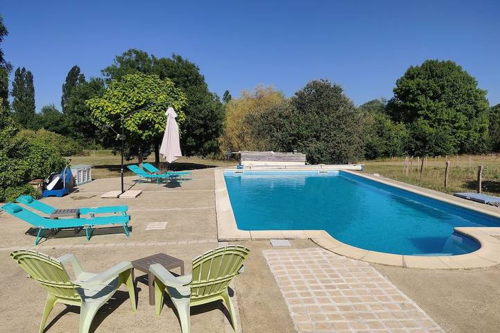 Gîte pour 8 personnes, avec jardin à Singleyrac