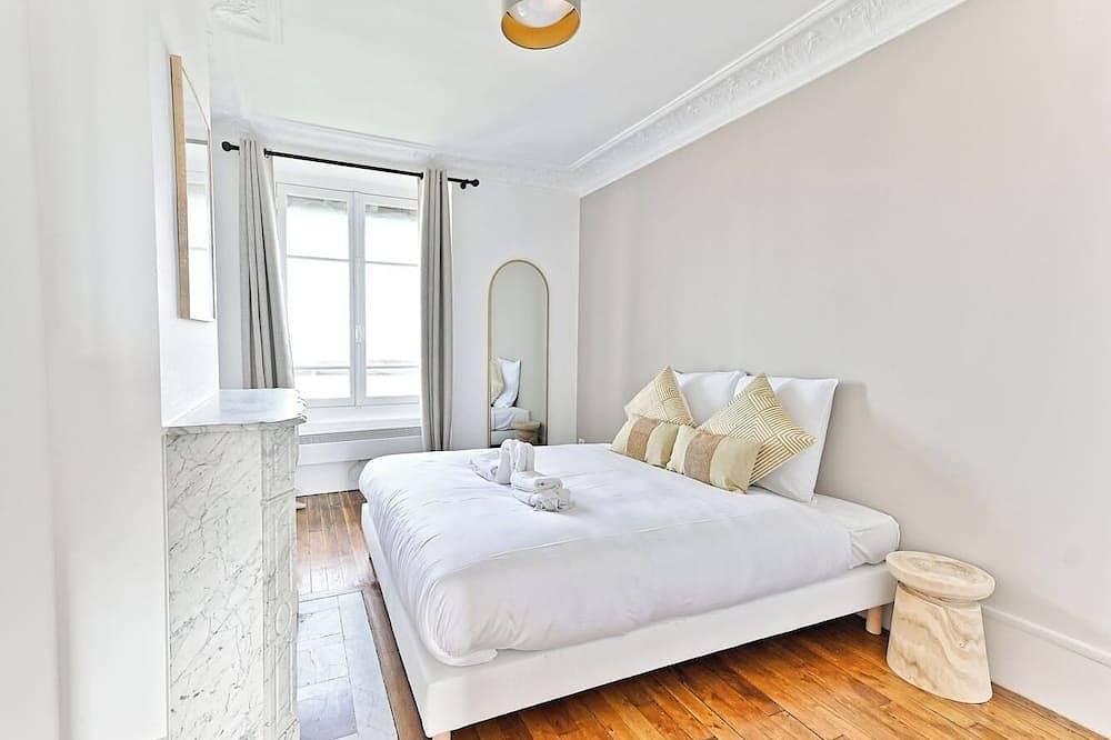 Entire apartment, Apartment View of Tour effeil Defense in Puteaux, Hauts-de-Seine