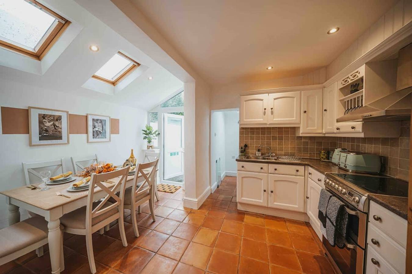 Cotswolds   2Bd   1 Bath   Garden   City Centre in Cirencester, Gloucestershire