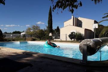 Gîte pour 4 personnes, avec piscine et jardin à Beauvoisin
