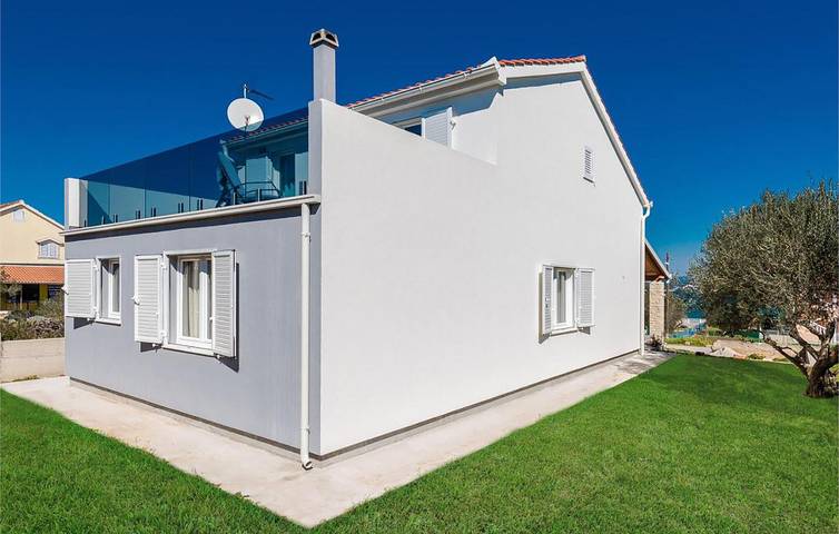 150 m² großes Apartment mit Meerblick, Terrasse, WLAN und Parkplatz – in Strandnähe in Tkon, Pasman