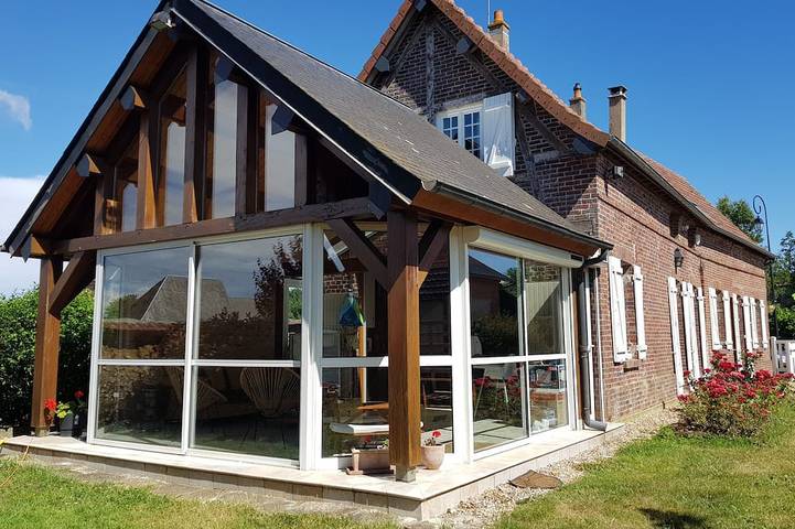Gîte pour 12 personnes, avec jardin à Longchamps