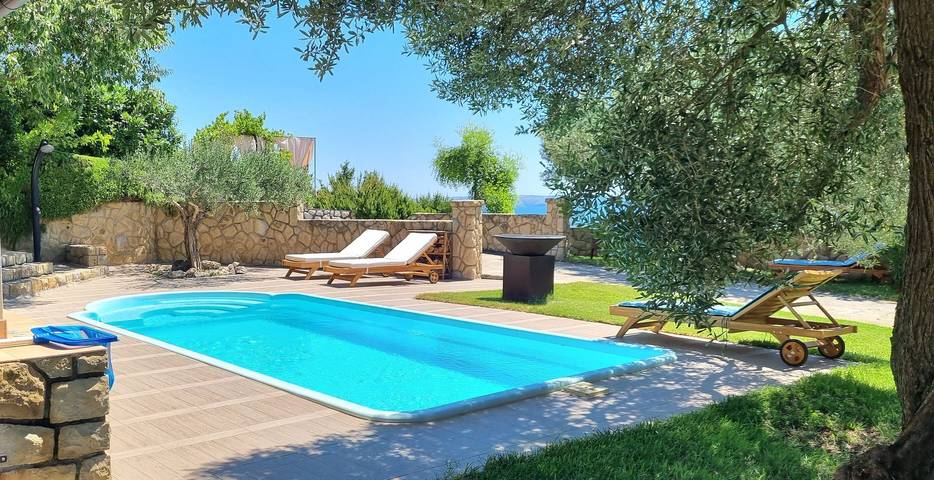 Villa pour 6 personnes, avec jardin ainsi que piscine et terrasse dans Rab