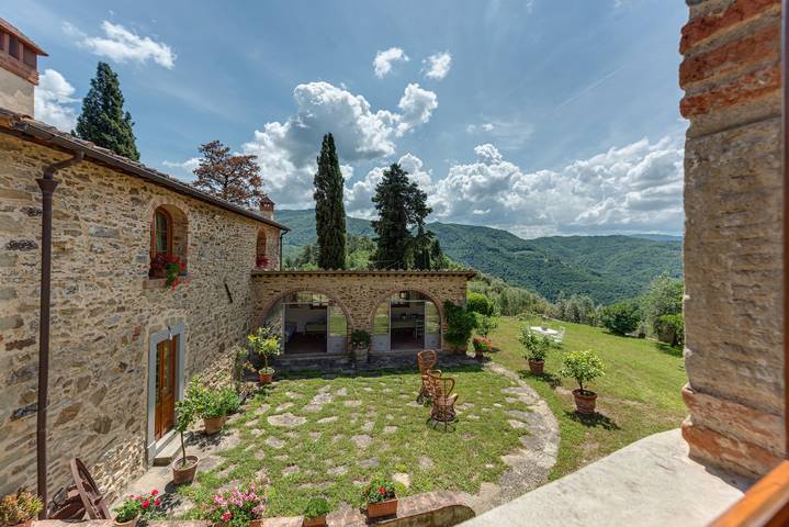 Agriturismo per 9 persone, con Giardino a Dicomano