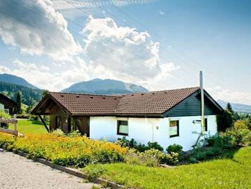 Ferienhaus für 2 Personen, mit Pool und Garten sowie Terrasse, kinderfreundlich im Allgäu