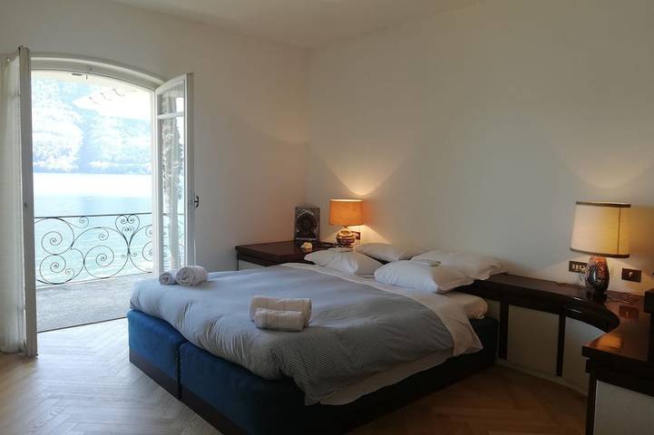 Beautiful Lake Front Villa, tolle Comer See, exklusive Lage !! in Argegno, Gemeinde Argegno