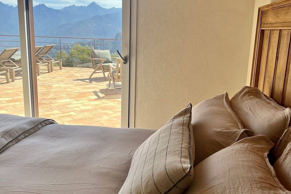 Corsican stone residence “Anna” with sea view and private swimming pool. in Piana, Région d'Ajaccio