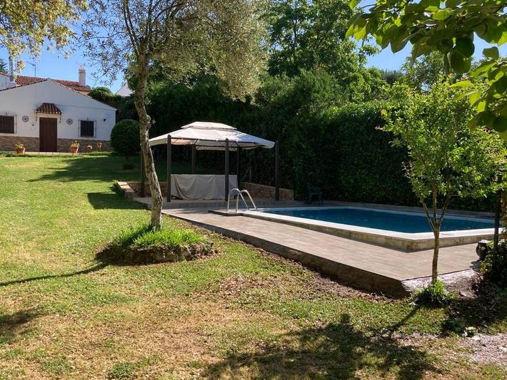 Casa rural para 5 personas, con vistas además de piscina y jardín en Castaño del Robledo - 3