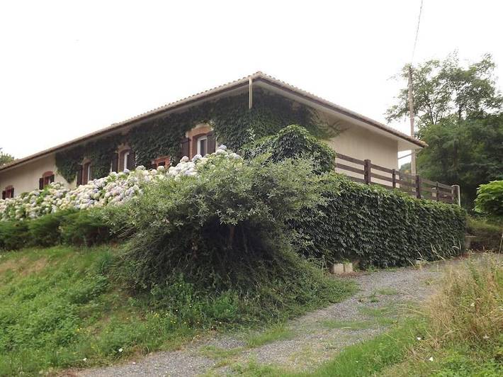 Location de vacances pour 4 personnes, avec Terrasse ainsi que Jardin et Vue à Hinx (Landes)