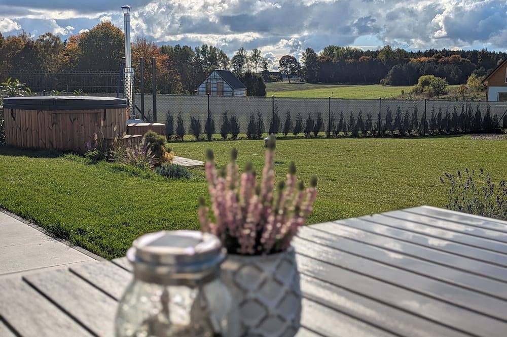 Scandinavian Villa with sauna and hot tube and big garden. in Kołczewo, Stettiner Haff