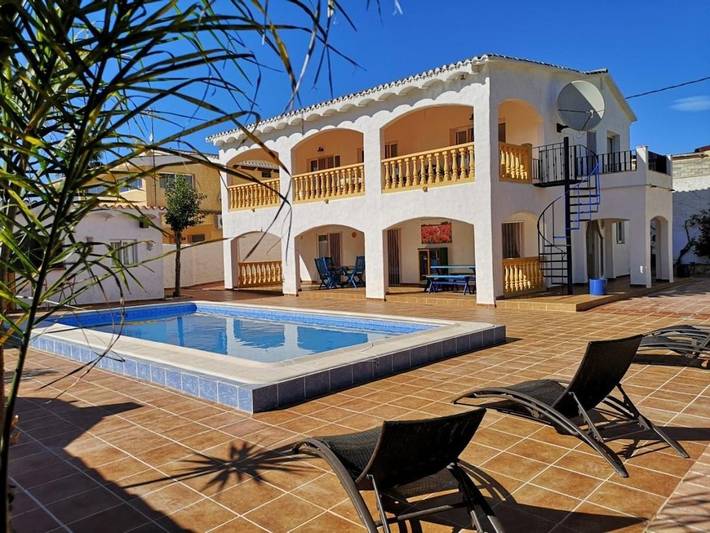 Chalet para 8 personas, con Balcón y Terraza además de Piscina y Vistas en Vall D'albaida - 2