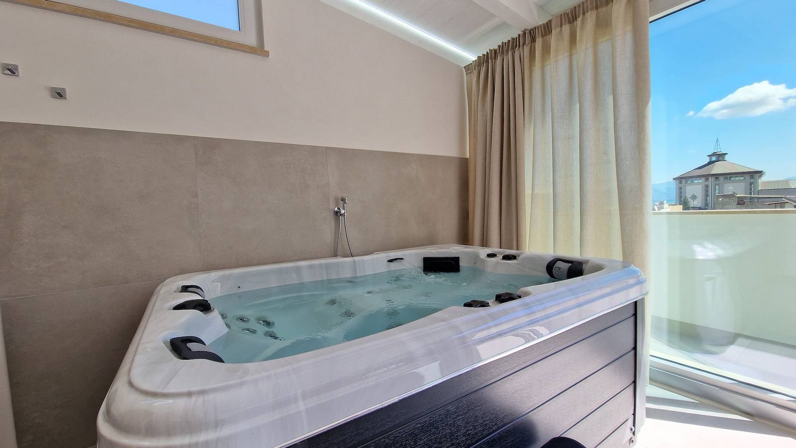 Ganze Wohnung, Ferienwohnung 'Attico Della Luna' mit Meerblick, Wlan und Klimaanlage in Alcamo Marina, Alcamo