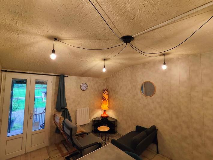 Location de vacances pour 2 personnes, avec terrasse ainsi que vue et jardin à Châtenois - 2