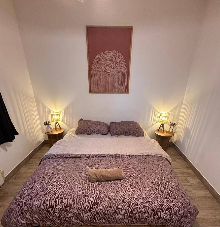 Appartement entier, One-Bedroom Apartment in Sainte-Tulle, Parc naturel régional du Luberon