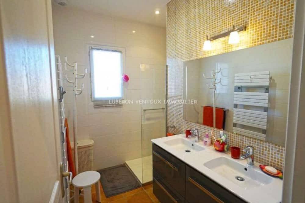 Villa Avec Jardin & Piscine Située au Calme Dans une Impasse in Mazan, Parc naturel régional du Mont-Ventoux