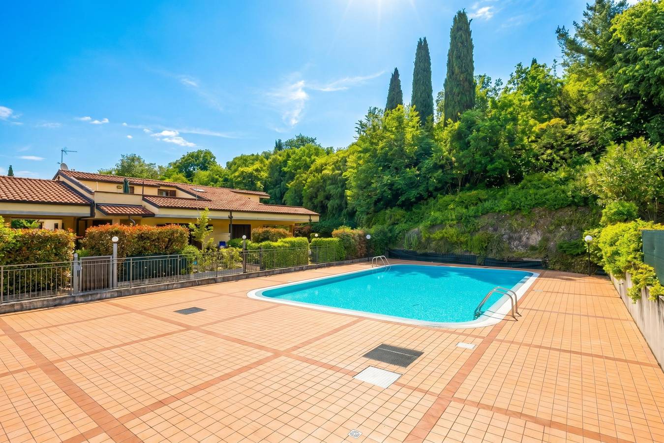 Gemütliche 150 m² große Ferienwohnung mit Pool, Terrasse und WLAN in der Nähe von San Felice del Benaco in Salò, Gardasee-Berge