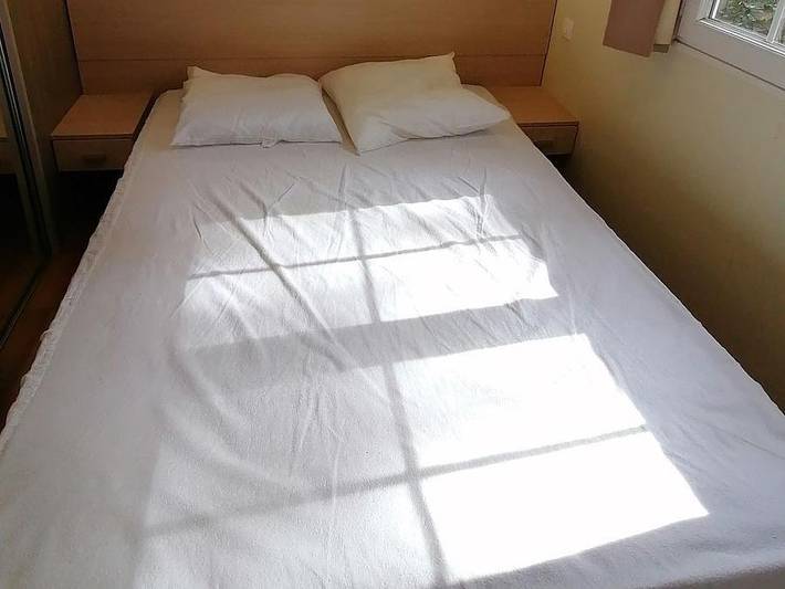 Camping Résidentiel La Pinède - Mobilheim 4 personen - Blueberry Premium – 2 Schlafzimmer, 32 m² – *Klimaanlage, Terrasse, Tv* in Castelnau-de-Guers, Mittelmeerküste (Frankreich)