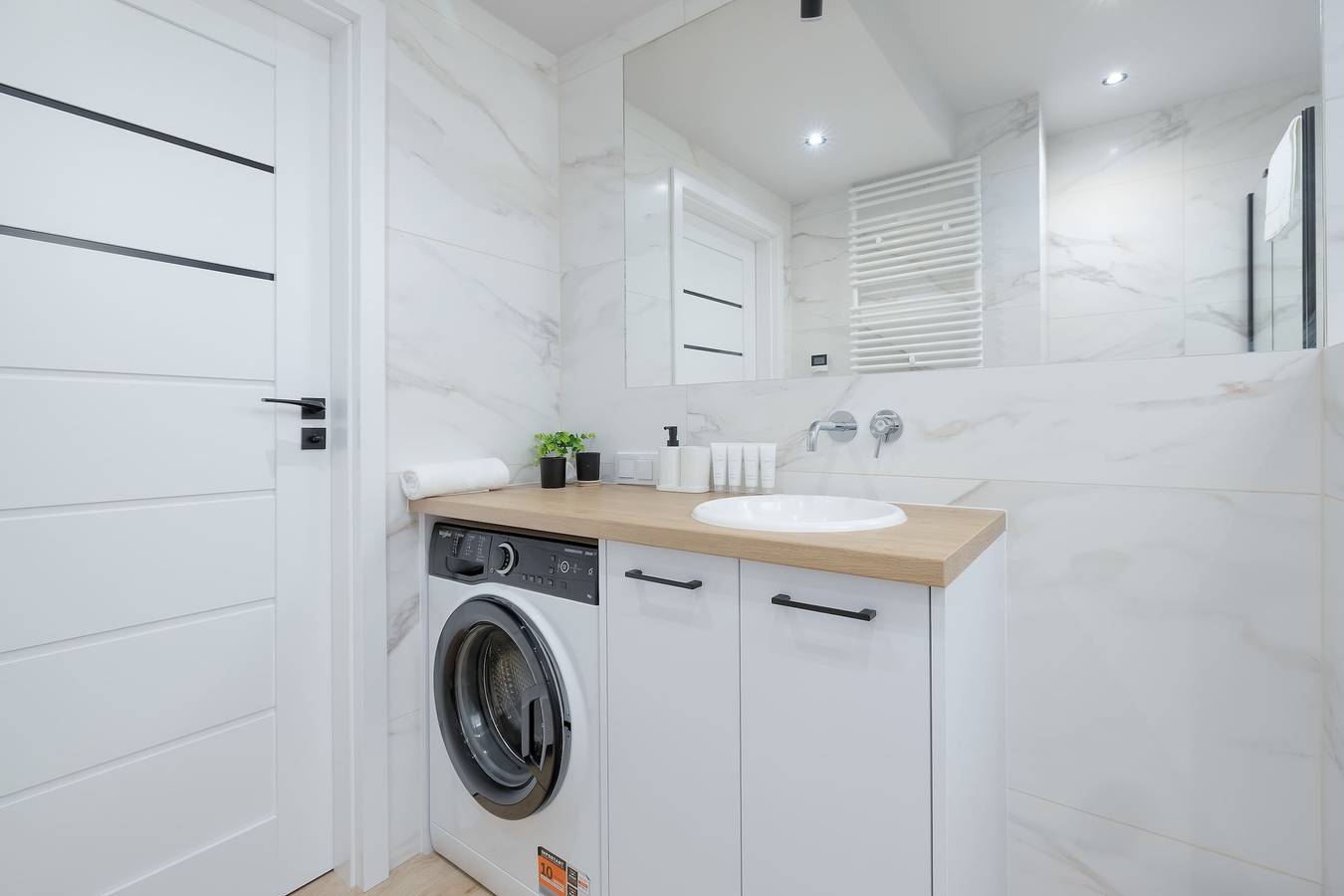 Ganze Wohnung, Spacious Apartment with Parking | Workspace | Near the Old Town in Lublin, Lublin und Umgebung