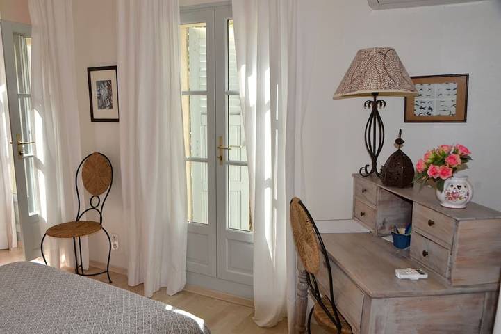 Ganze Wohnung, Die appt befindet sich im Herzen der Innenstadt, 5 Minuten von Avignon in Villeneuve-lès-Avignon, Nimes und Umgebung