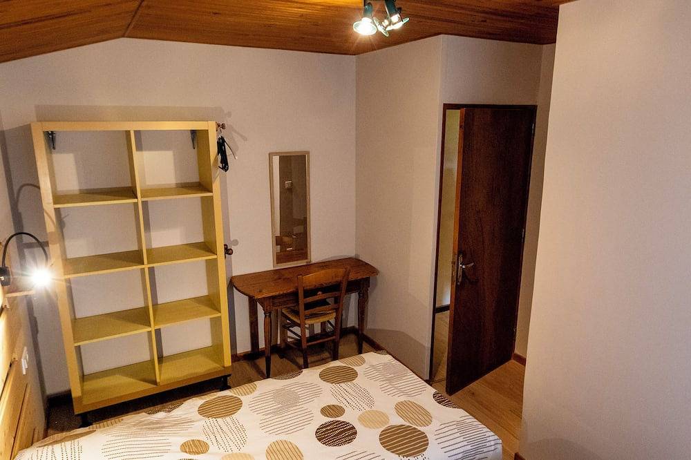 Gîte \"La Partie de Bise\", Le Barboux, sleeps 12 in Le Barboux, Jura Francais