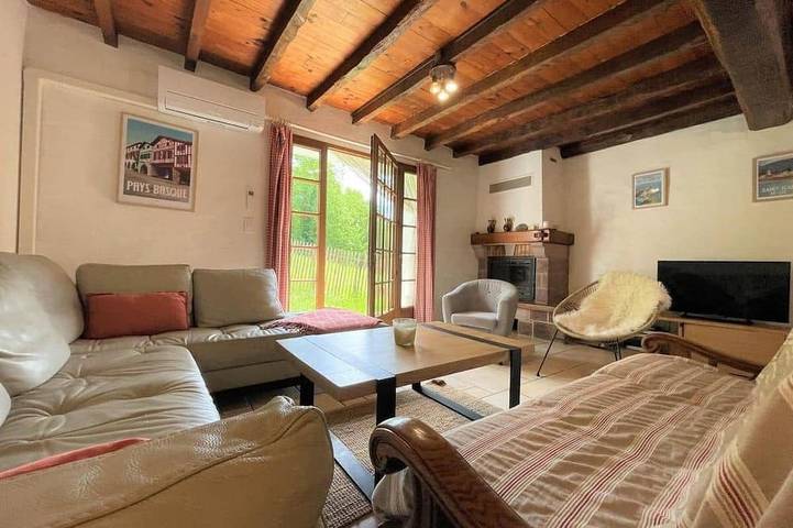 Location de vacances pour 10 personnes, avec terrasse et jardin à Saint-Étienne-de-Baïgorry