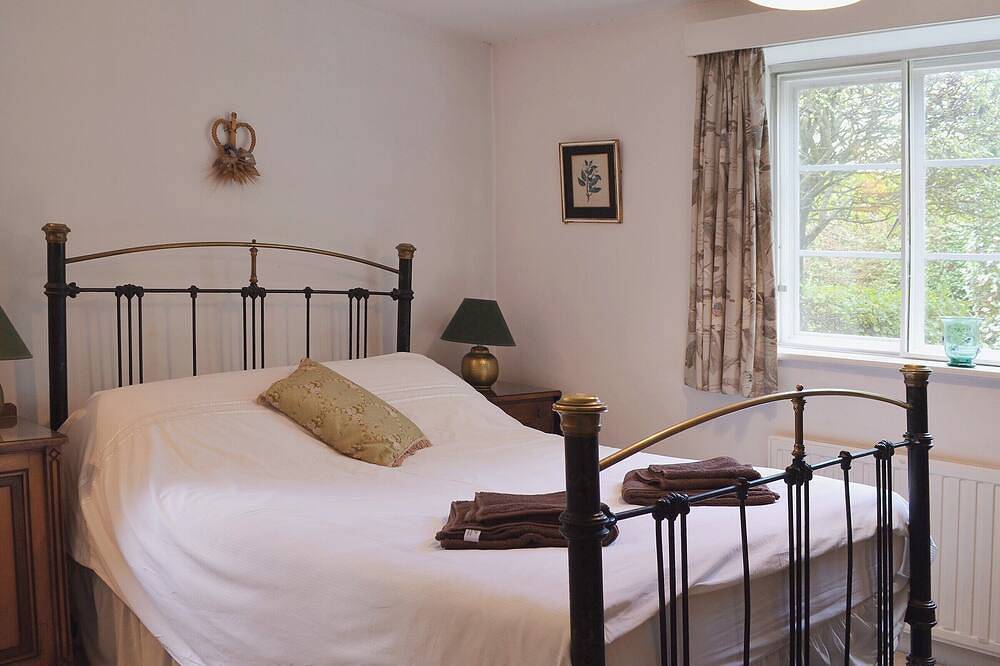 4 bedroom accommodation in West Wittering in West Wittering Beach, West Wittering