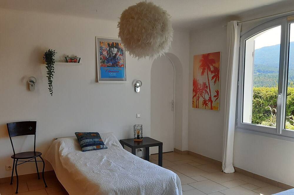 South of France - Villa with private pool a few kilometers from the beaches in Auriol, Marseille region